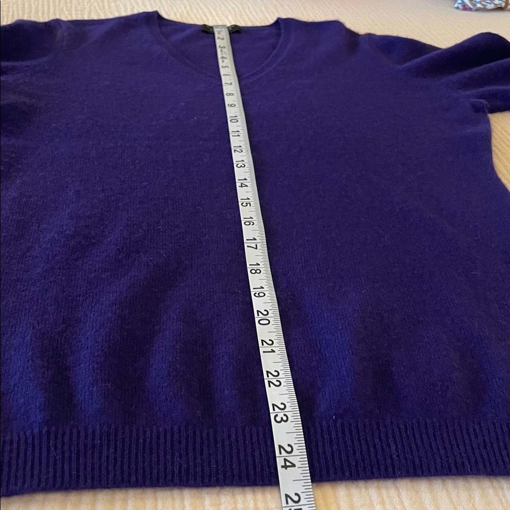 Royal Purple -Blue Cashmere V-neck Sweater sz Medium, FREE scarf w/purchase. - Picture 10 of 11